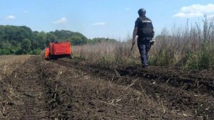 Read more about the article The world supports Ukraine in demining territories